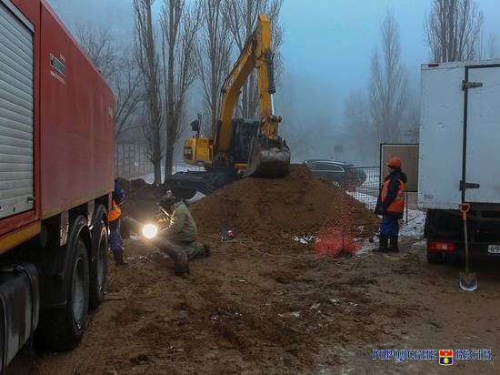 На западе Волгограда меняют ветхий участок тепломагистрали