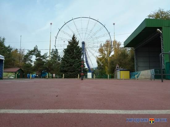 В Волгограде демонтировали колесо обозрения за 4,5 млн рублей