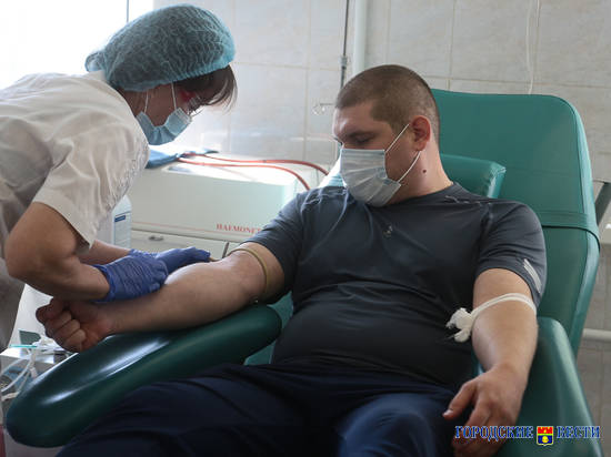 888 человек в Волгоградской области сдали плазму крови