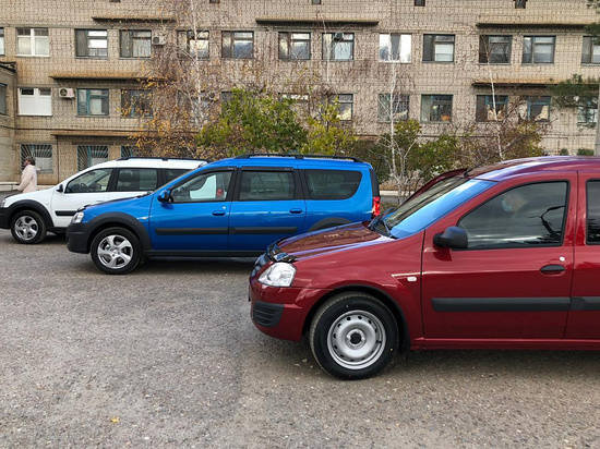 Светлоярская ЦРБ получила три новых автомобиля для участковых терапевтов