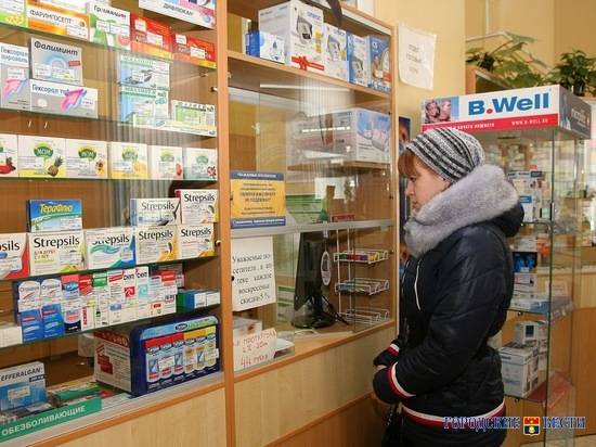 Волгоградские депутаты помогают доставлять лекарства пожилым людям
