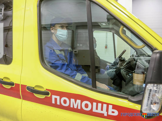 В Волгограде у жилого дома водитель сбил 82-летнюю пенсионерку