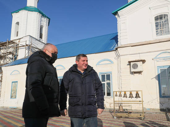 Андрей Бочаров побывал в реставрируемом соборе в Урюпинске