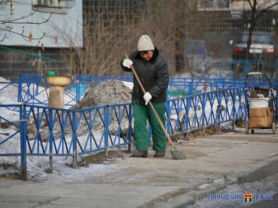 В Волгограде с УК взыскали 52 тысячи за падение на тротуаре