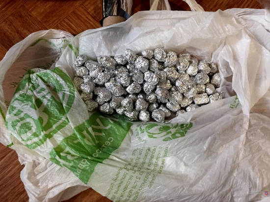 Волгоградец пытался продать 200 свертков с запрещенными веществами