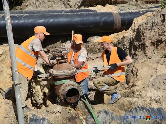 В Волгограде «Концессии водоснабжения» восстанавливают магистральный водопровод в Центральном районе