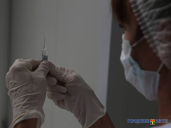 В Волгоградской области развернули 13 прививочных центров