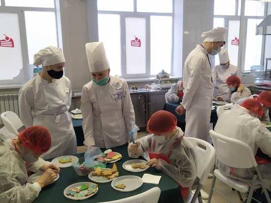Волгоградские школьники готовили выпечку с чемпионом «Абилимписка»