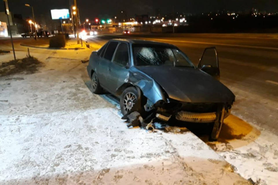 В Волгограде двое водителей не выдержали дистанцию на дороге