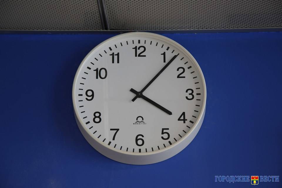В Волгограде суд отказал в приостановке рассмотрения дела о переводе часов