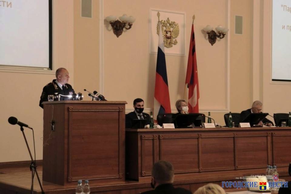 Главный полицейский Волгограда рассказал депутатам о громких преступлениях