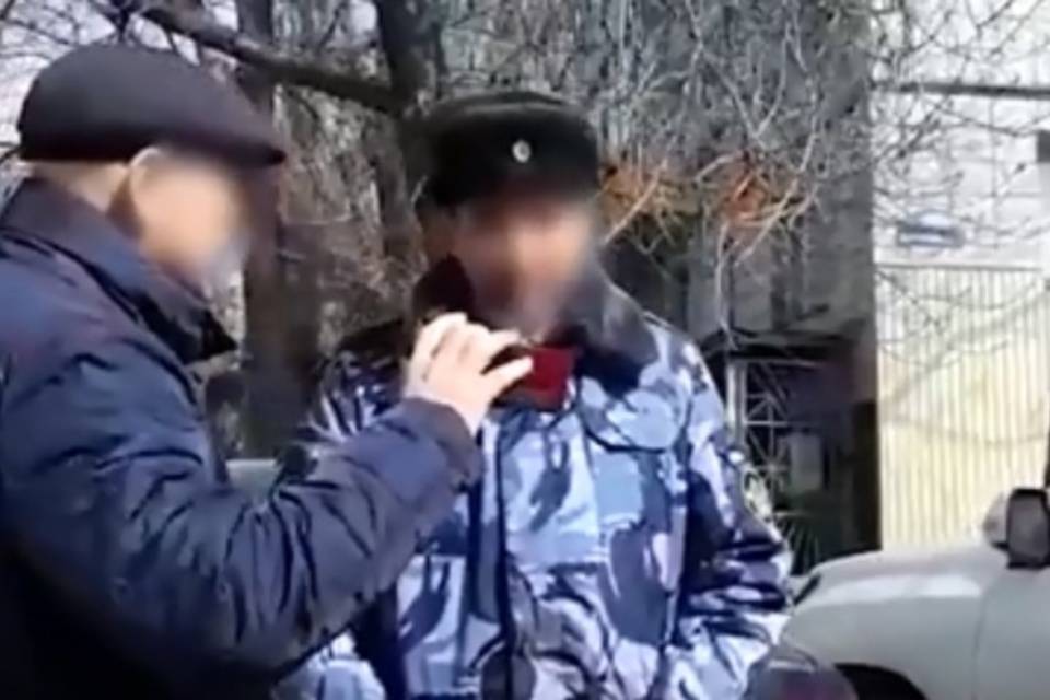 Подполковник ФСИН идет под суд за взятку в Волгограде