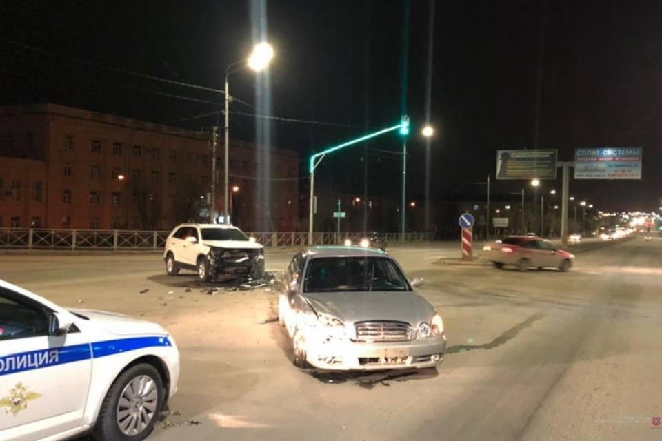 Служебная иномарка главы Кировского района разбилась в ДТП в Волгограде