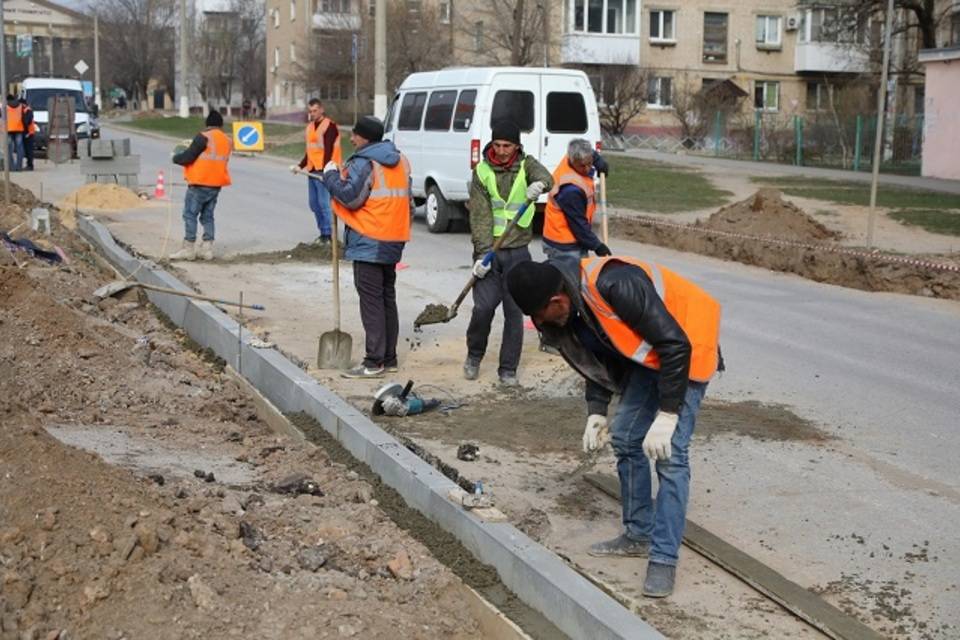 В Волгограде начали восстанавливать дороги после зимы