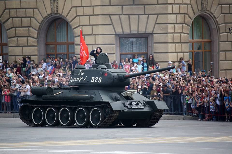 Парад Победы в Волгограде увидят только привившиеся от ковида зрители