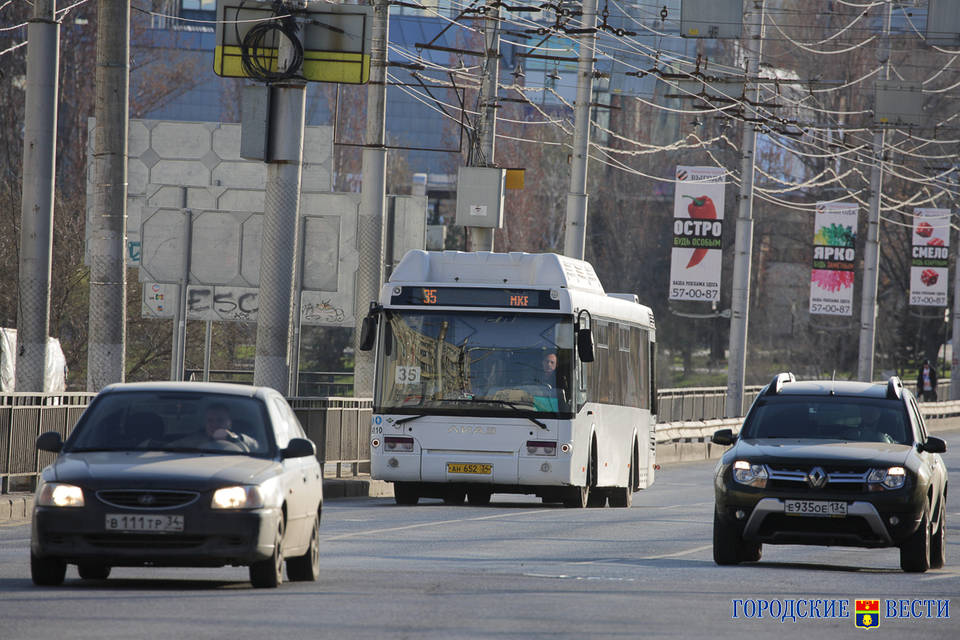 В Волгограде кондуктор рано утром высадила ребенка из автобуса