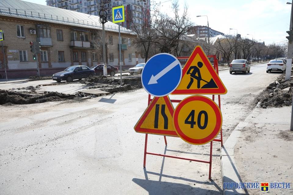 На дорогах Волгоградской области проводят локальный ремонт