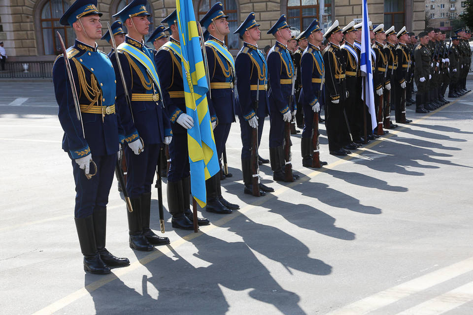 Военные расчеты провели тренировку парада Победы в Волгограде