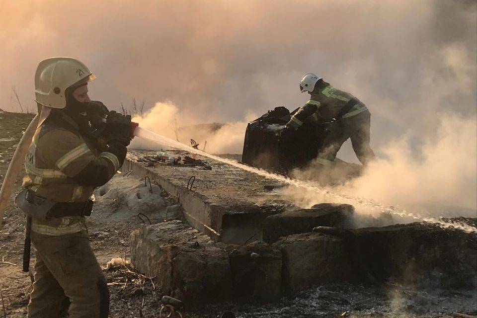 Пожарные отбили от огня гаражи на западе Волгограда