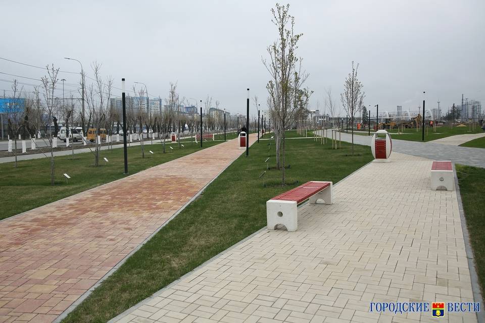 В Волгограде отремонтируют плитку на парковке в парке Победы