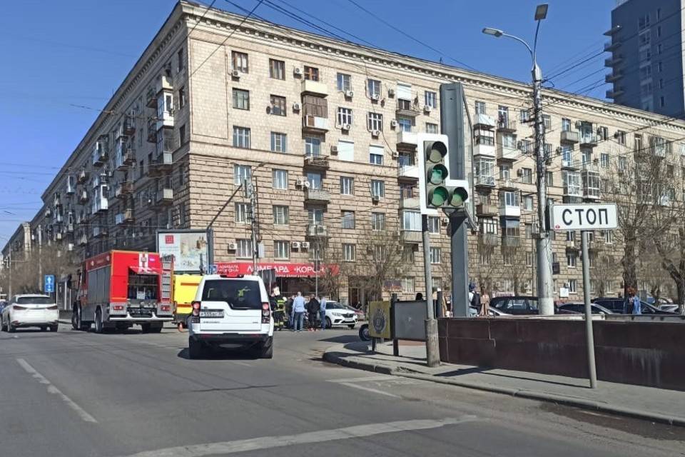 На перекрёстке в центре Волгограда такси сбило мотоциклиста