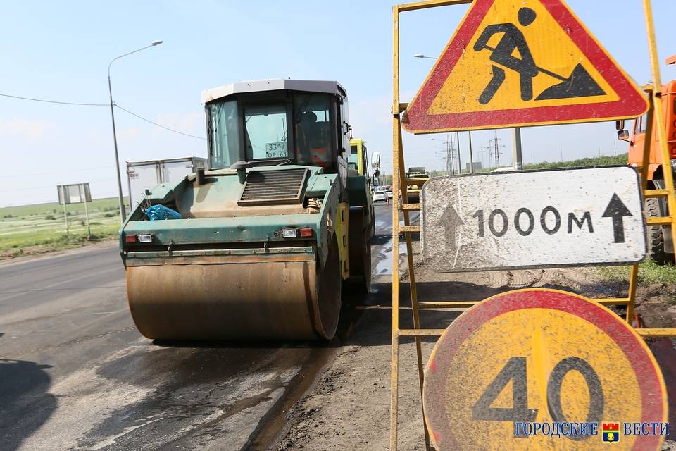 Покрытие на мосту через ВДСК в Волгограде восстановят путем укладки асфальтобетонных карт