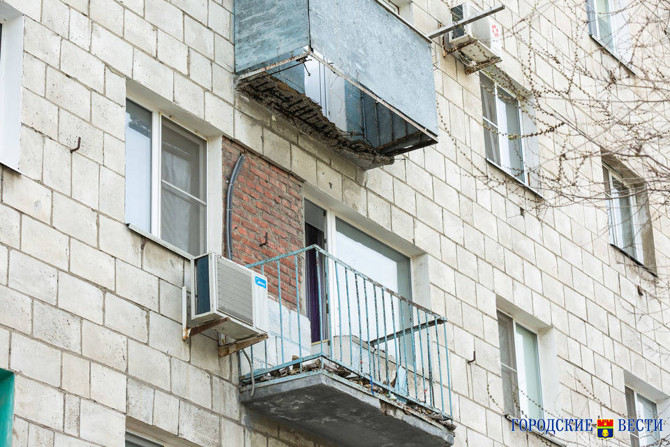 Волгоградка, пострадавшая при обрушении балкона, находится в тяжелом состоянии