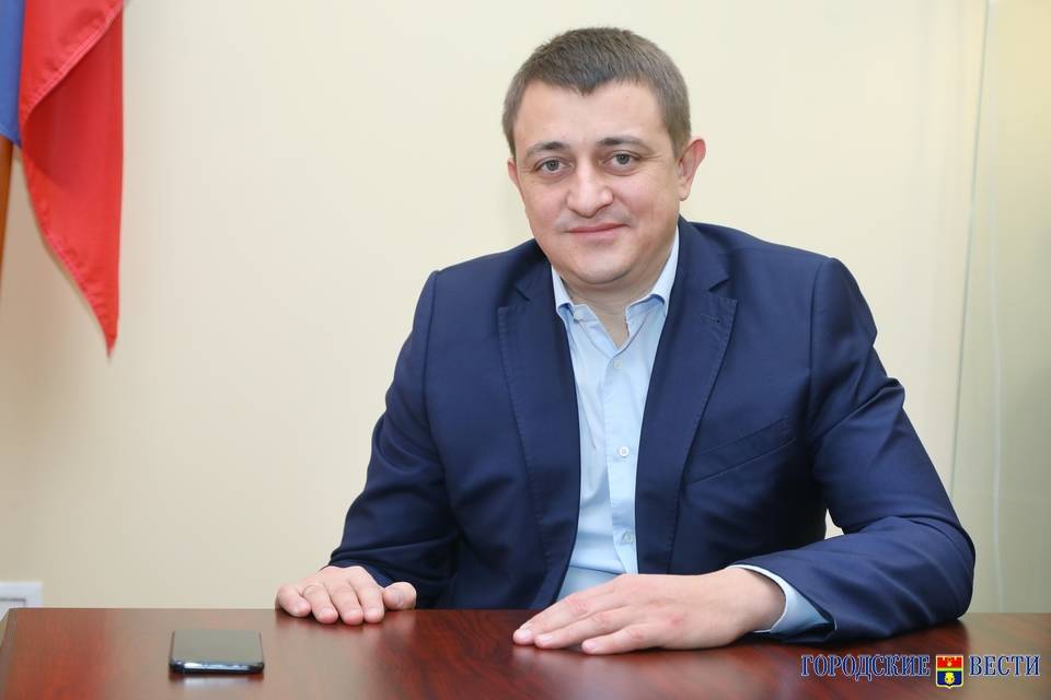 «Надо ликвидировать»: волгоградский депутат Андрей Гимбатов – о свалке рядом с Мамаевым курганом