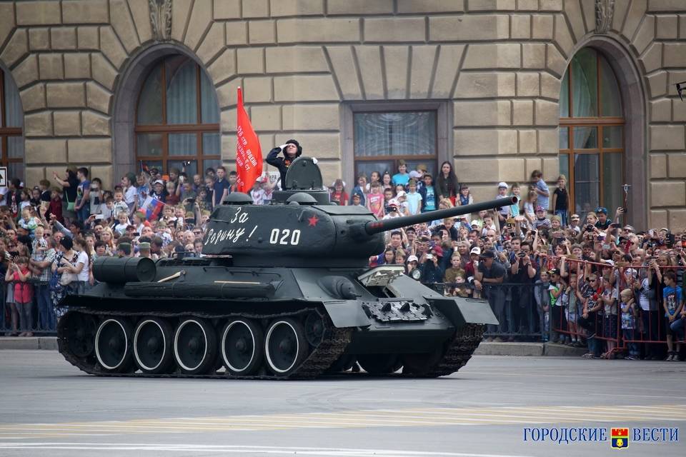 Парад, мотопробег и реконструкция: стала известна программа празднования Дня Победы в Волгограде