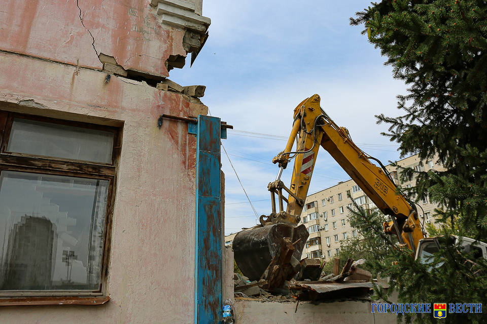 Мэрия Волгограда ищет подрядчика для сноса 2-этажного аварийного дома