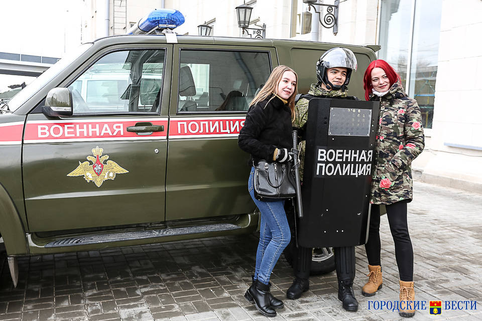 В Волгограде военный получил штраф 50 тысяч за попытку удушить полицейского