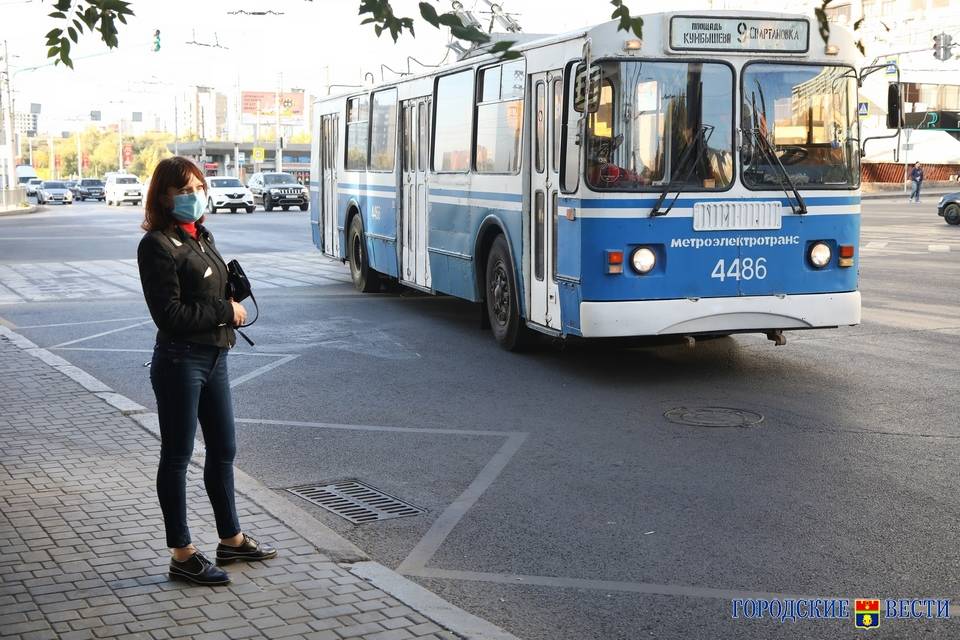 В центре Волгограда в 6 утра остановились троллейбусы