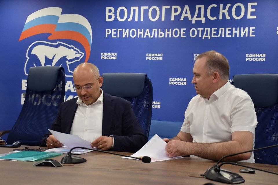 В Волгограде 51-летний депутат ГД подал документы для праймериз
