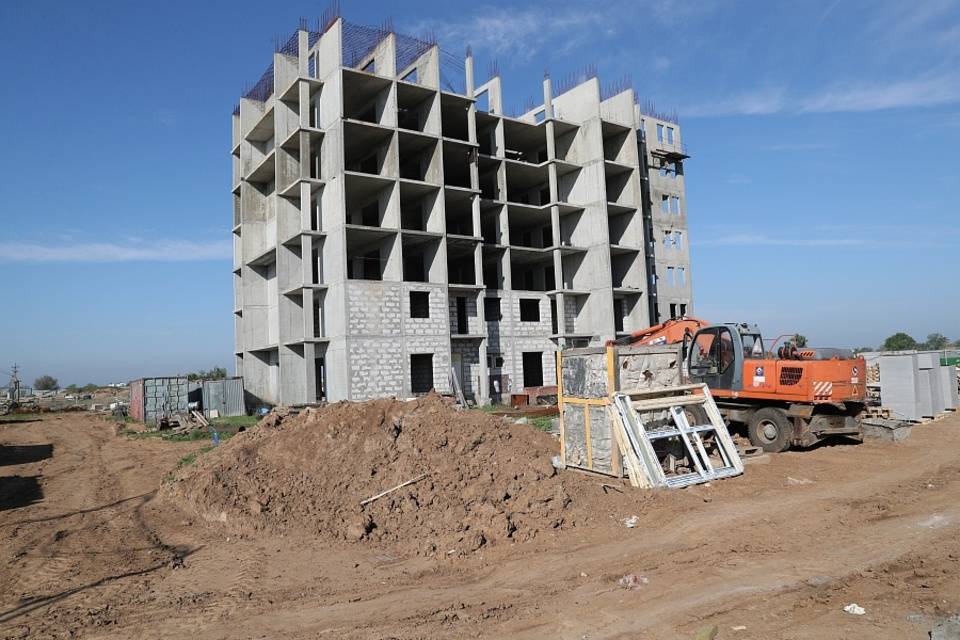 В Волжском достроят последний проблемный дом в ЖК «Ахтуба Сити Парк»