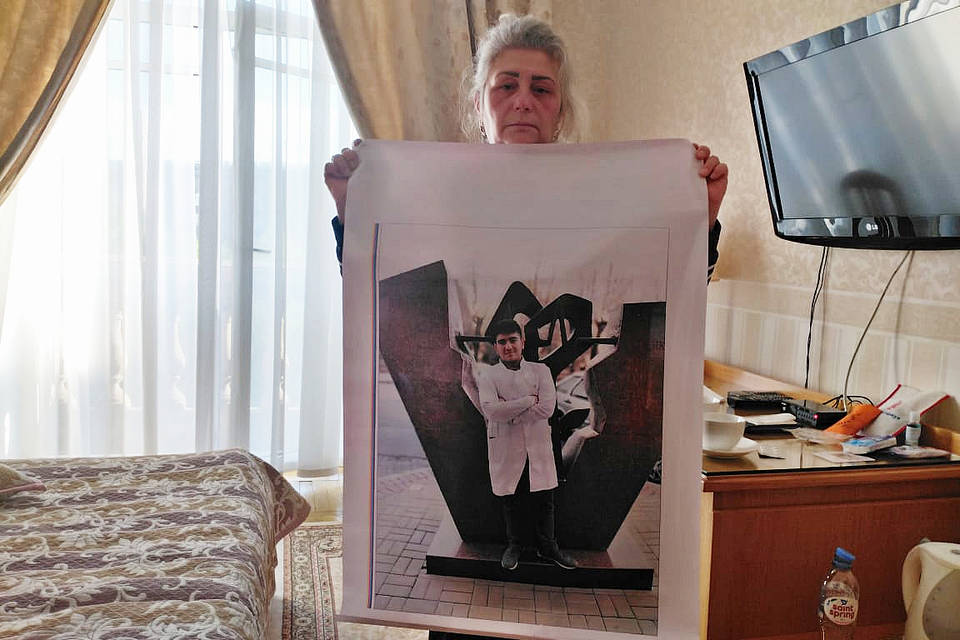 Глава волгоградского СК встретился с матерью убитого студента