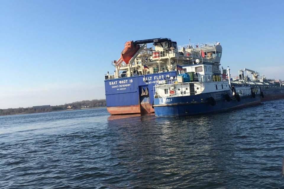 Виновным в краже нефти с танкера в Волгограде вынесли приговор