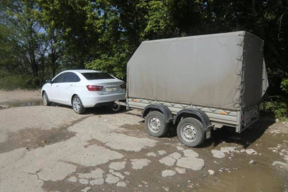 В Волгограде в салоне машины нашли тела мужчины и девушки-подростка