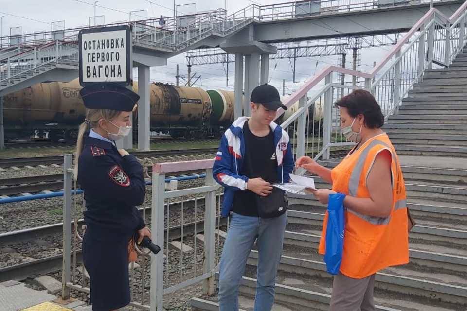 Волгоградским студентам рассказали, как избежать травм на железной дороге