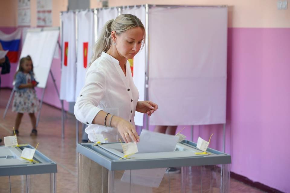 В Волгограде открылись участки для голосования за кандидатов ЕР