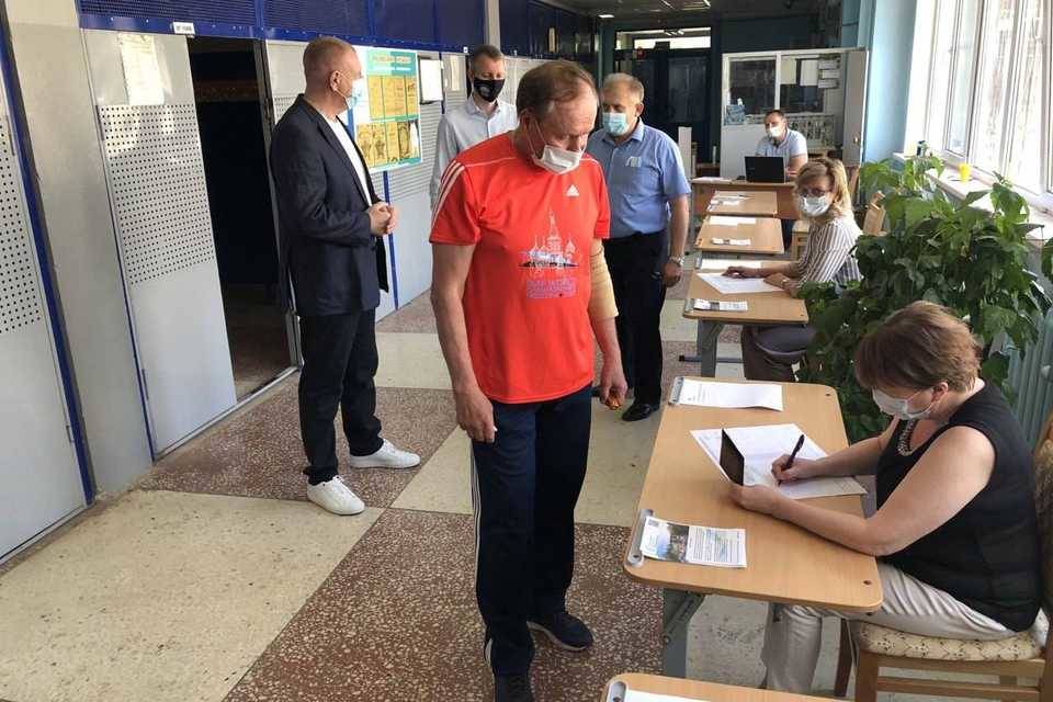 Секретарь регионального отделения ЕР Сергей Горняков проверил работу счётной комиссии на выборах в Волгограде