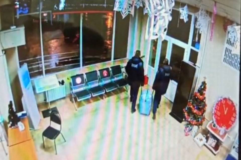 В Волжском охранники украли багаж, забытый пассажиром  на вокзале