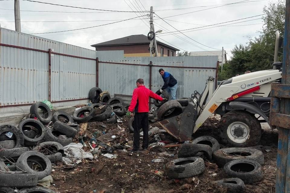Для дорог и спортплощадок: бесхозные шины из Волгограда идут в переработку