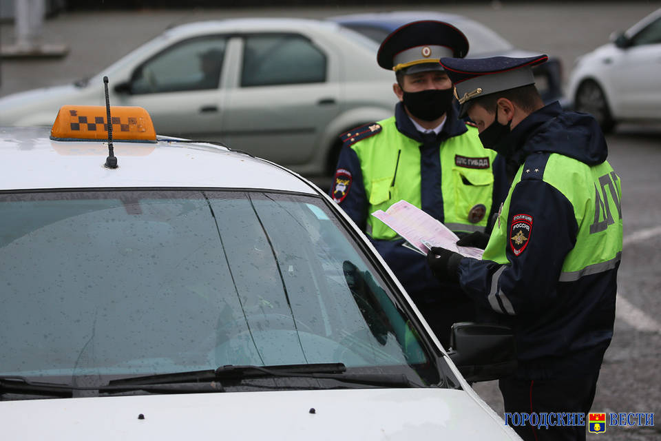 В Волгограде водителю такси грозит тюрьма за забытый пассажиром планшет