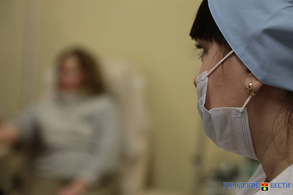 В Волгограде от коронавируса умерла 35-летняя женщина