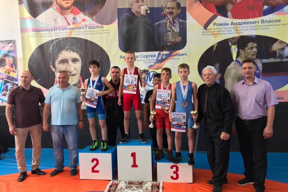 Четыре медали завоевали борцы Волгограда в Крыму