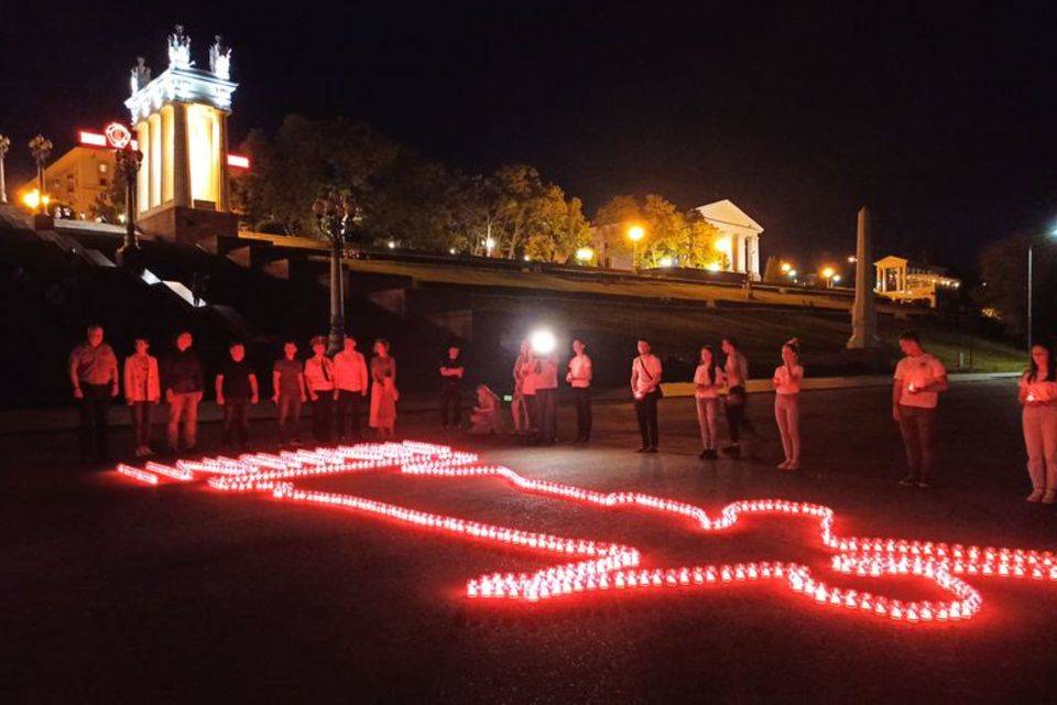 «Родина-мать» из тысячи свечей: в Волгограде прошла всероссийская акция