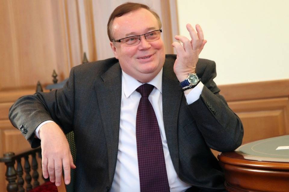 Президент Волгоградского медуниверситета Владимир Петров написал книгу о лечении COVID-19
