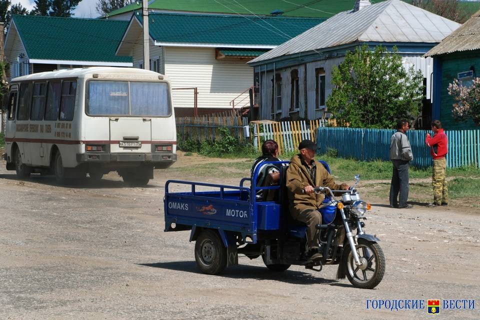 Дороги к селам Волгоградской области приводят в порядок