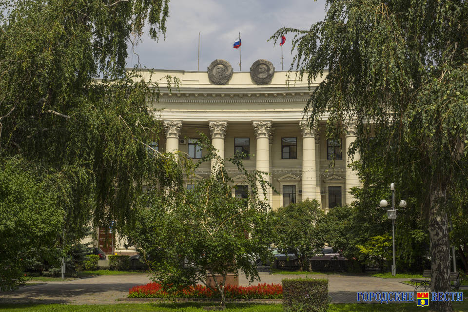 Андрей Бочаров подписал закон, запрещающий волгоградским  депутатам заграничное подданство