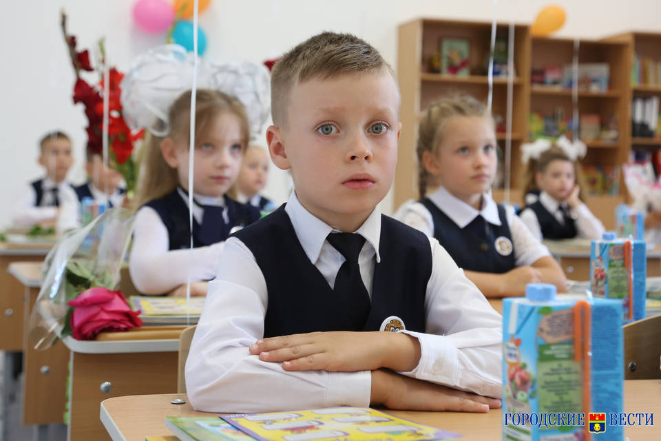 Путин подписал указ о выплате по 10 тысяч рублей на школьников